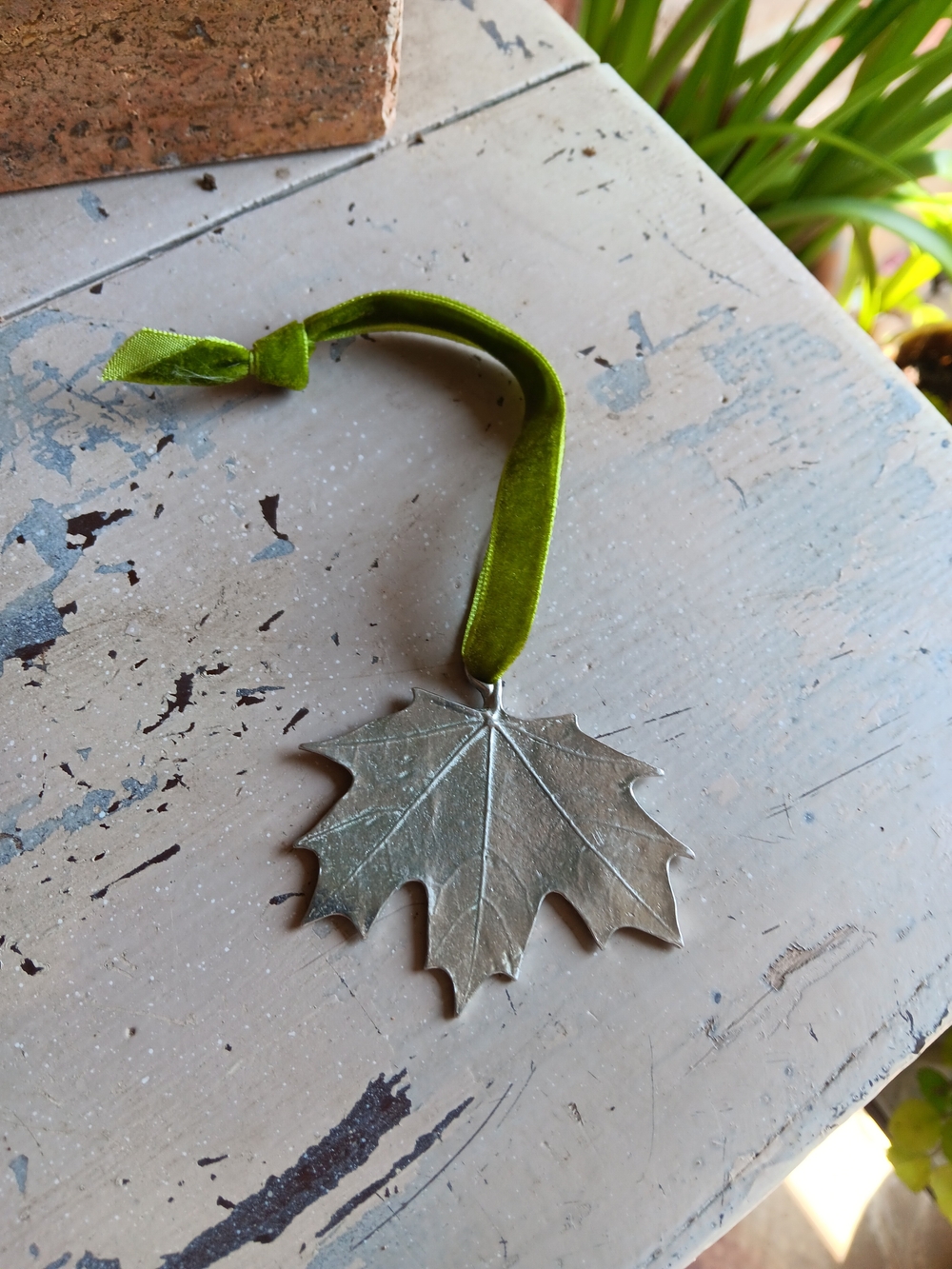Pewter Autumn Leaf Purse Charm Vilmain USA